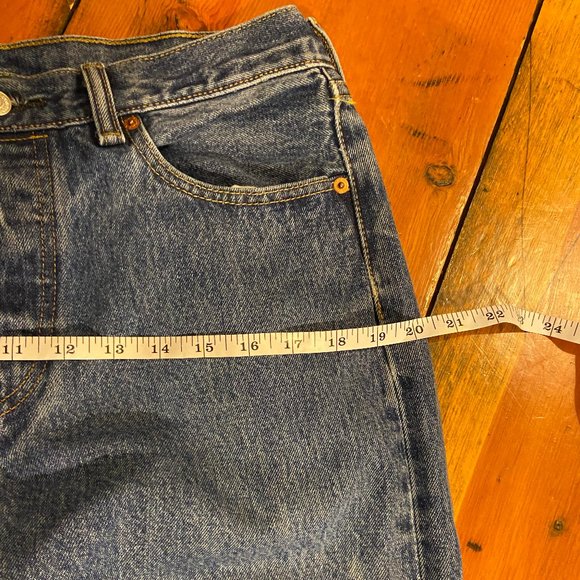 Vintage Levi's 501 Medium Wash – 32 x 32 - Picture 5 of 12